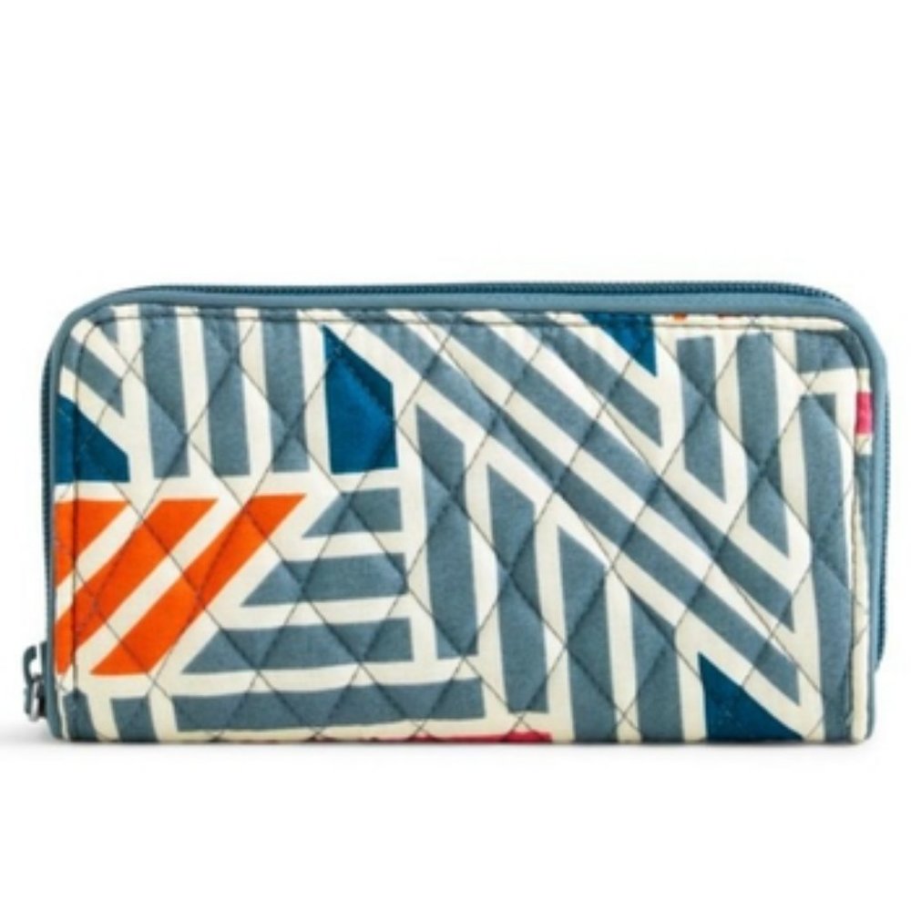 Vera Bradley RFID Georgia Wallet Geo Medallions Excellent condition